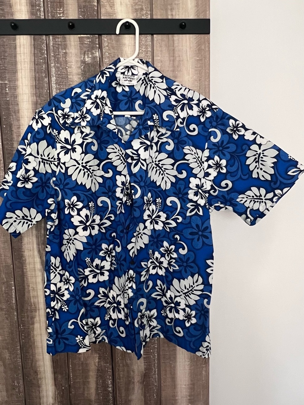 Blue Hawaiian Floral Short-Sleeve Shirt - Casual Resort Wear